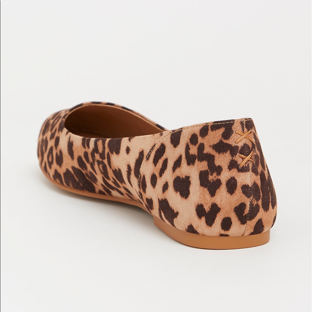 Torrid LEOPARD PRINT Pointed TOE FLAT (WIDE WIDTH) - Picture 2 of 4